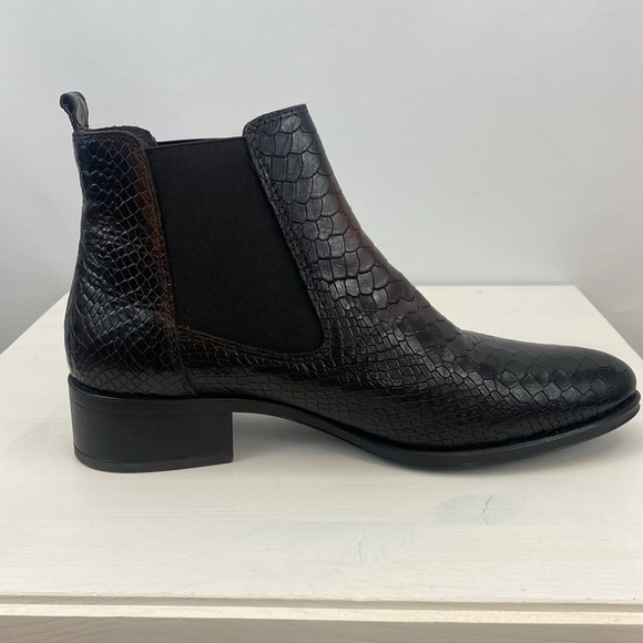 NWOT Ateliers Bobby Snake Leather Chelsea Boot on a Stacked Heel - Picture 3 of 10